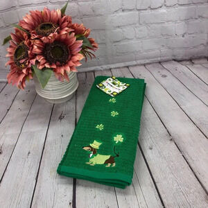 NWT novagratz St Patrick's Day kitchen towel with dachshund leprechaun